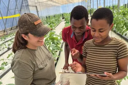 Agricultural learning with a tablet